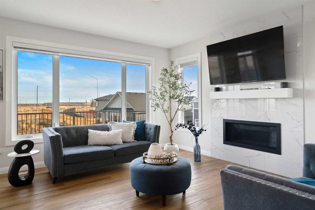 139 Creekstone Way SW, Calgary — main listing photo