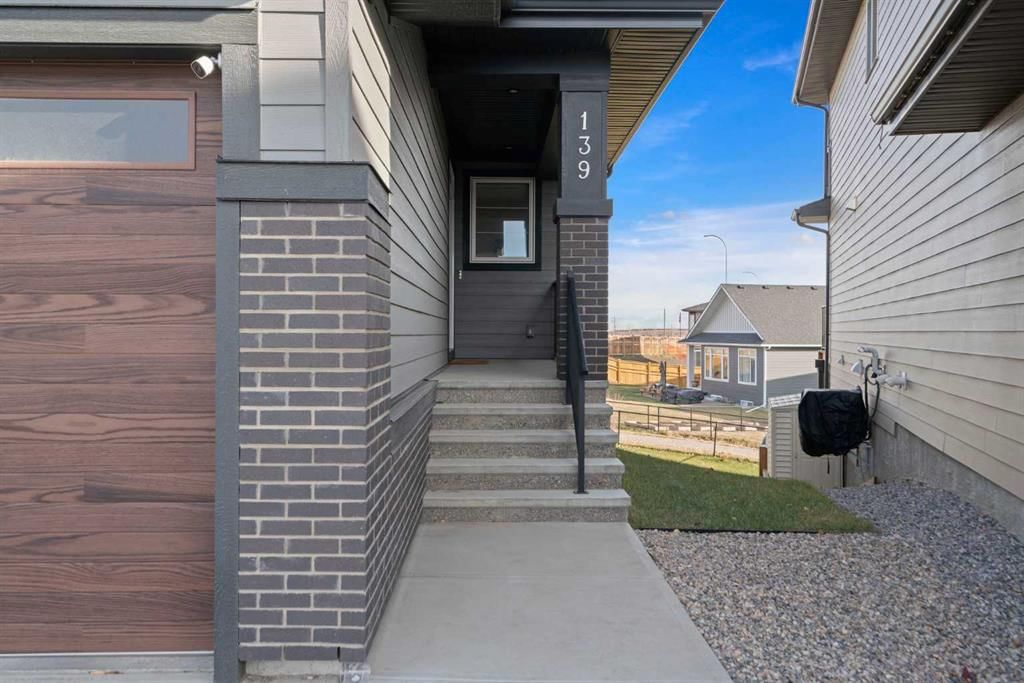 139 Creekstone Way SW, Calgary — photo 5 of 50