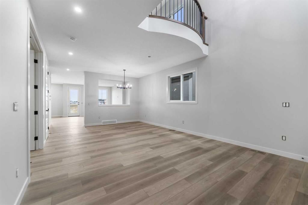 292 Savanna Drive NE, Calgary — photo 5 of 42