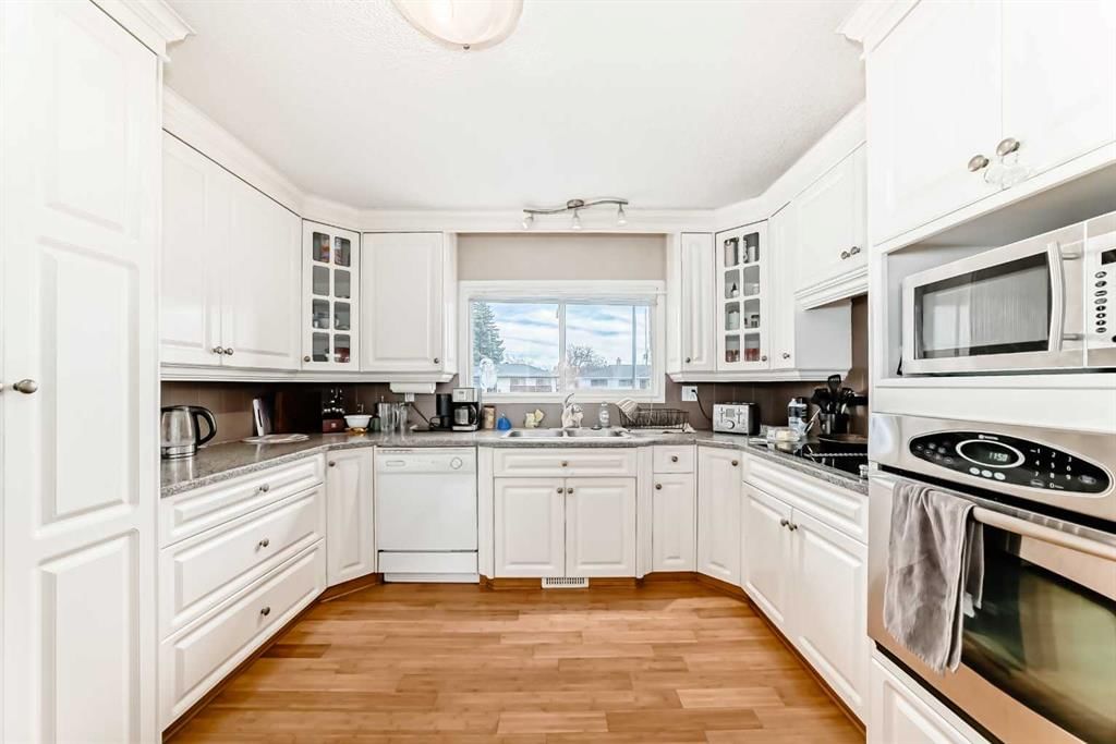 8015 4A Street SW, Calgary — photo 3 of 29