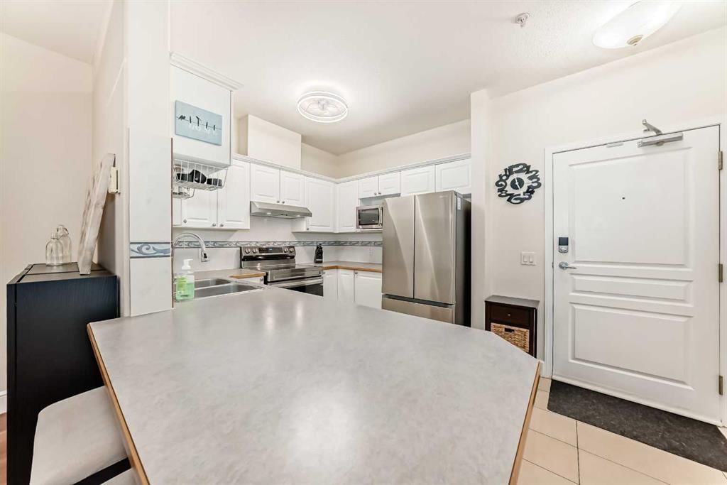 1113, Lake Fraser Court SE, Calgary — photo 5 of 50