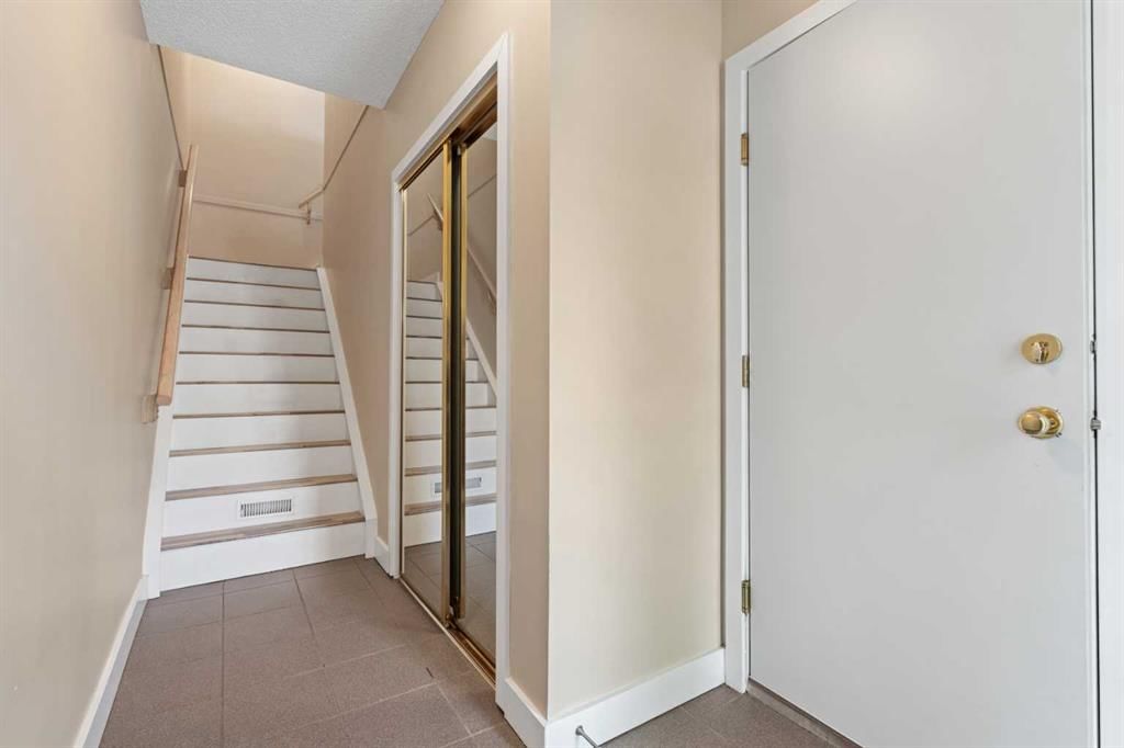 96 Patina Rise SW, Calgary — photo 3 of 36