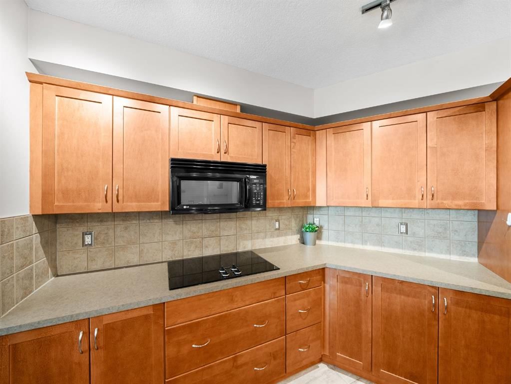 311, 3101 34 Avenue NW, Calgary — photo 5 of 26