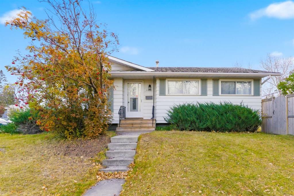 5027 40 Avenue SW, Calgary — main listing photo