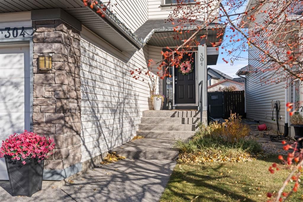 304 Cranfield Gardens, Calgary — photo 2 of 31