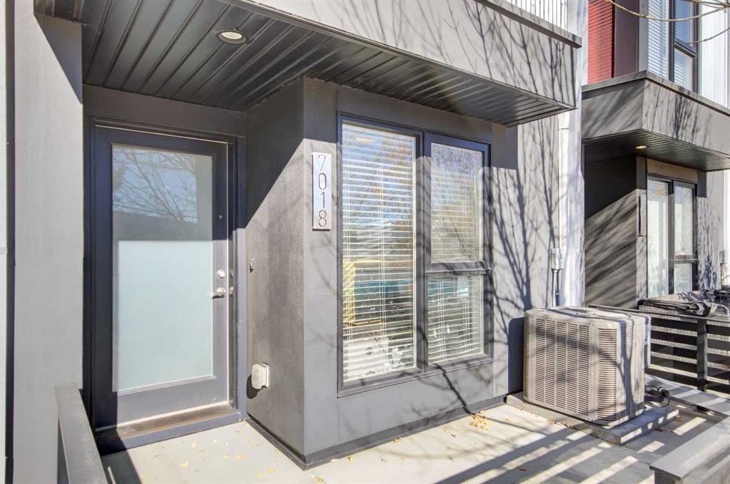 7018 34 Avenue NW, Calgary — photo 3 of 35