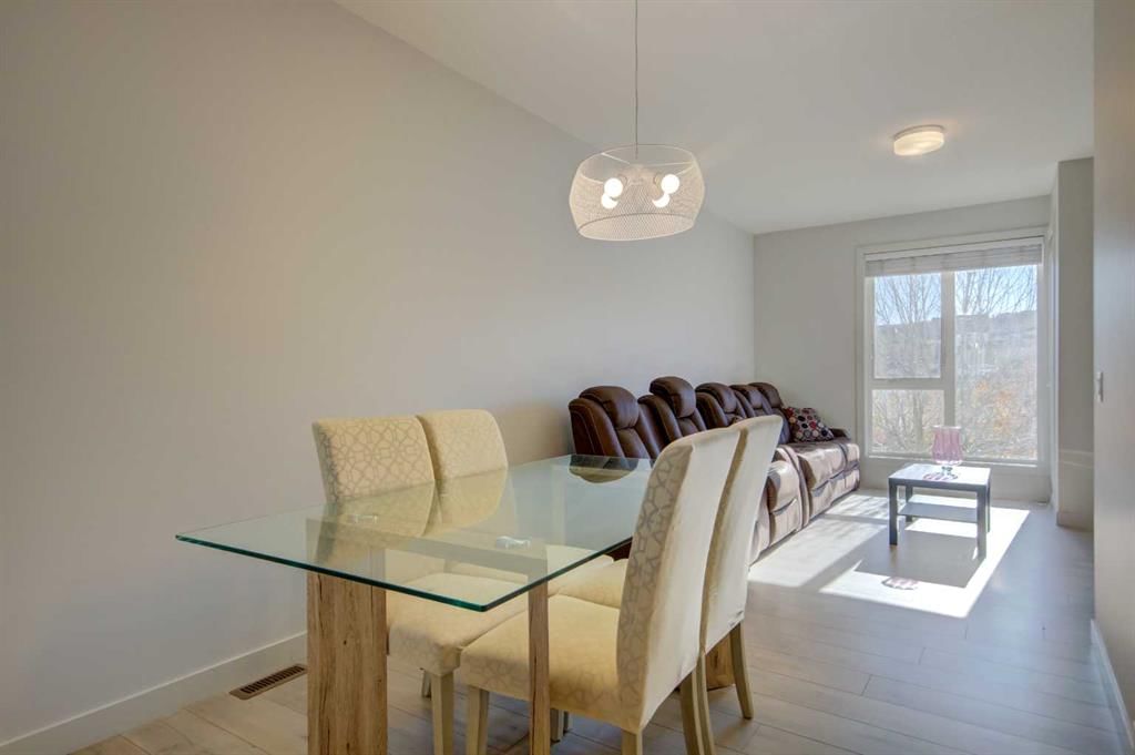 7018 34 Avenue NW, Calgary — photo 4 of 35