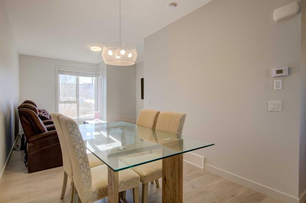 7018 34 Avenue NW, Calgary — photo 5 of 35