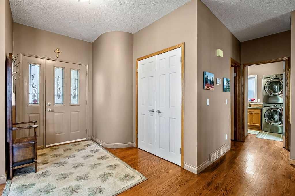 152 Douglas Woods Grove SE, Calgary — photo 2 of 45