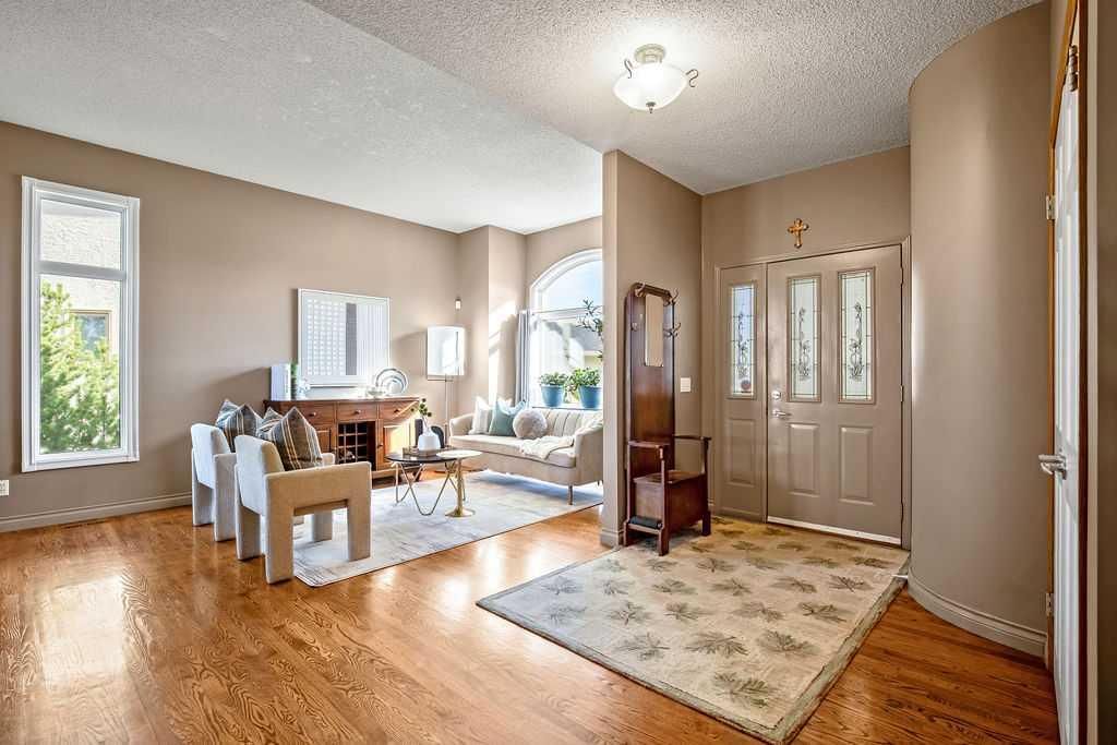 152 Douglas Woods Grove SE, Calgary — photo 3 of 45