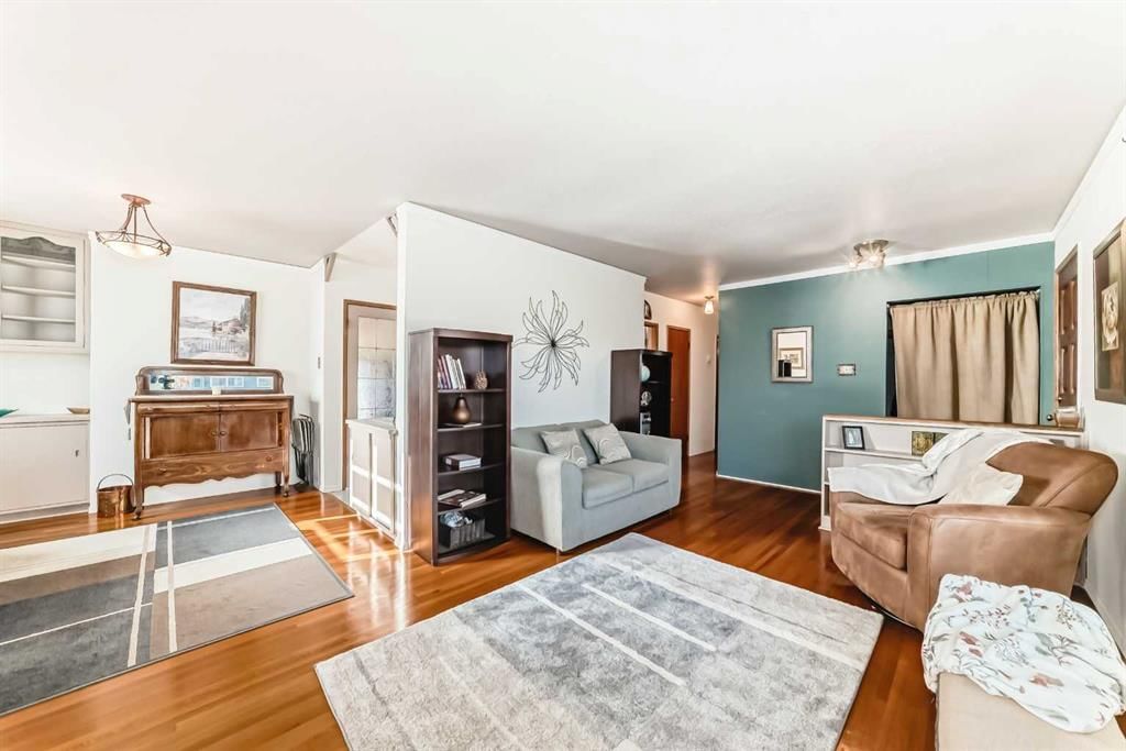 99 Westwood Drive SW, Calgary — photo 4 of 29