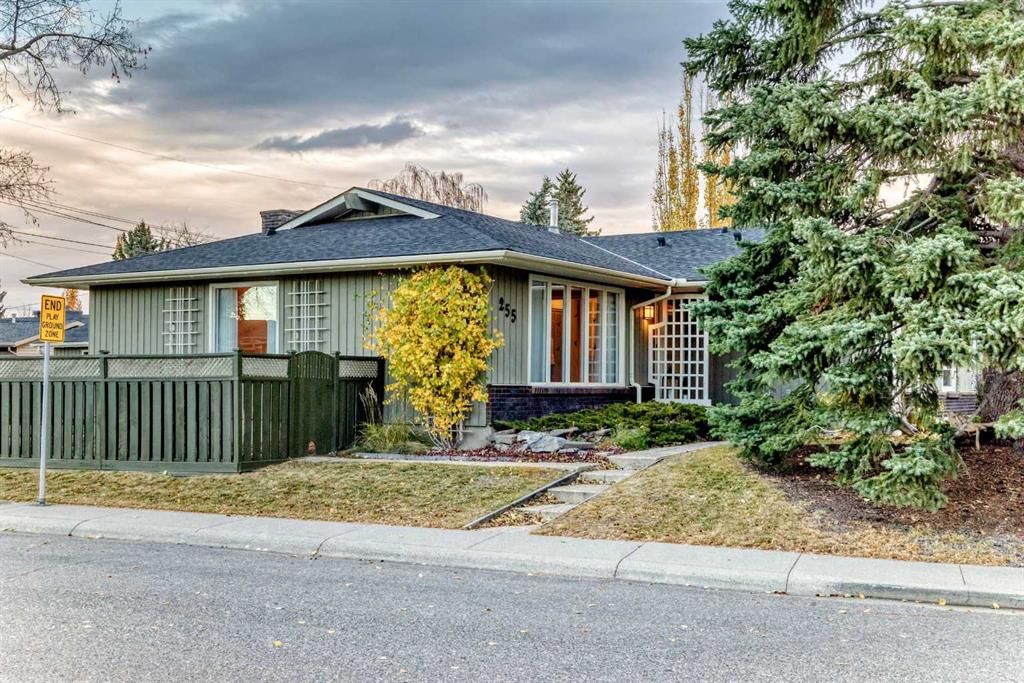 255 Parkwood Close SE, Calgary — main listing photo