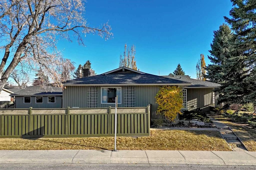 255 Parkwood Close SE, Calgary — photo 2 of 37