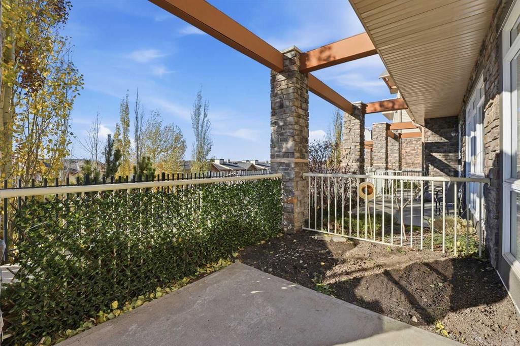 3, 132 Rockyledge View NW, Calgary — photo 3 of 24