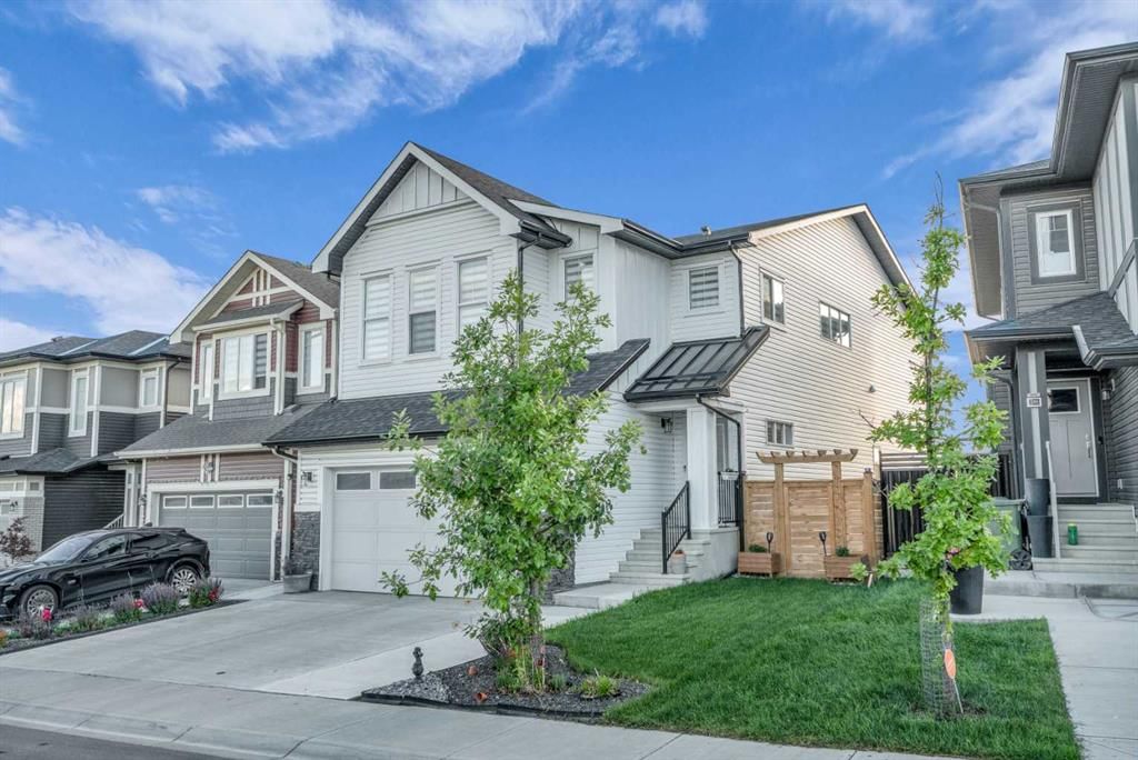 240 Lucas Crescent NW, Calgary — main listing photo
