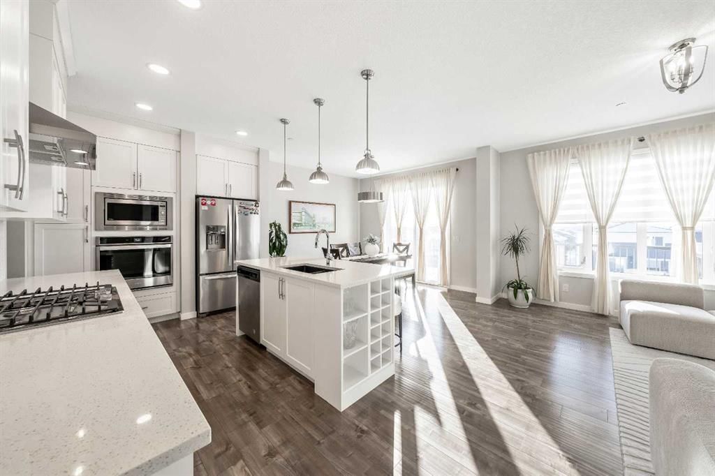240 Lucas Crescent NW, Calgary — photo 5 of 48