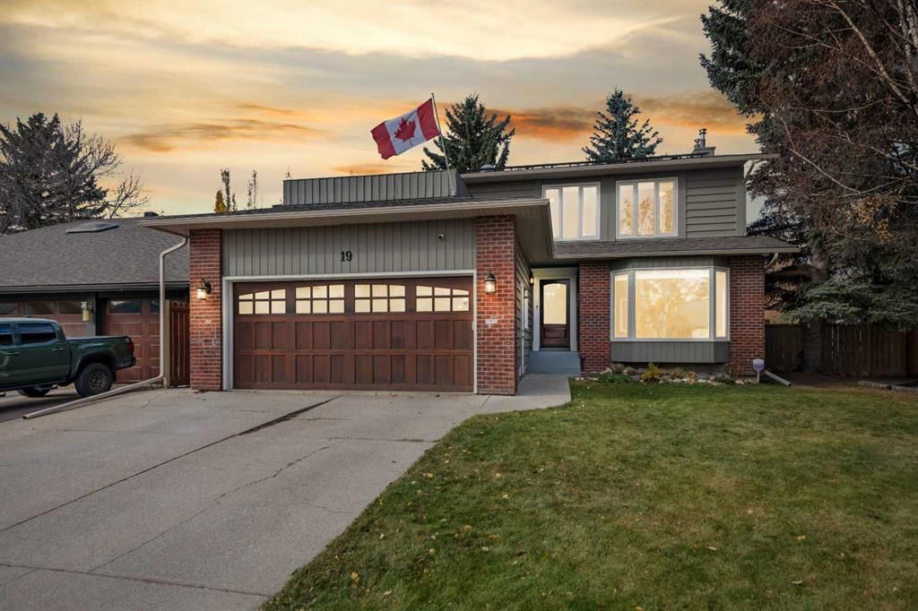 19 Deermoss Place SE, Calgary — main listing photo