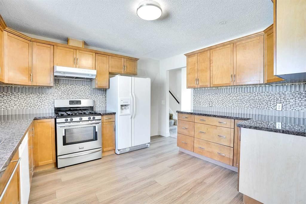 524 Whitehorn Way NE, Calgary — photo 3 of 49