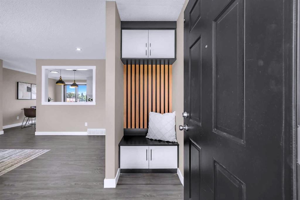 951 Maitland Way NE, Calgary — photo 2 of 28
