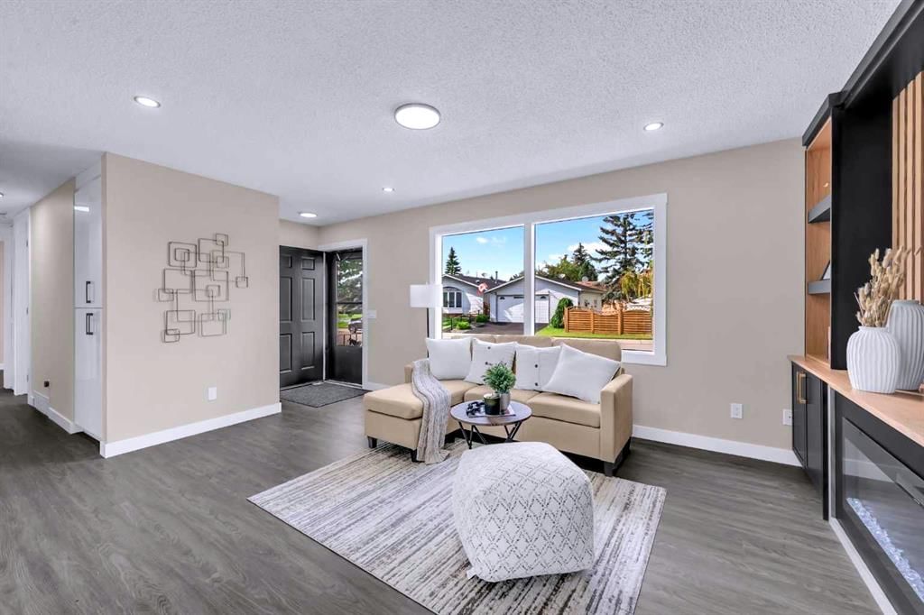 951 Maitland Way NE, Calgary — photo 4 of 28