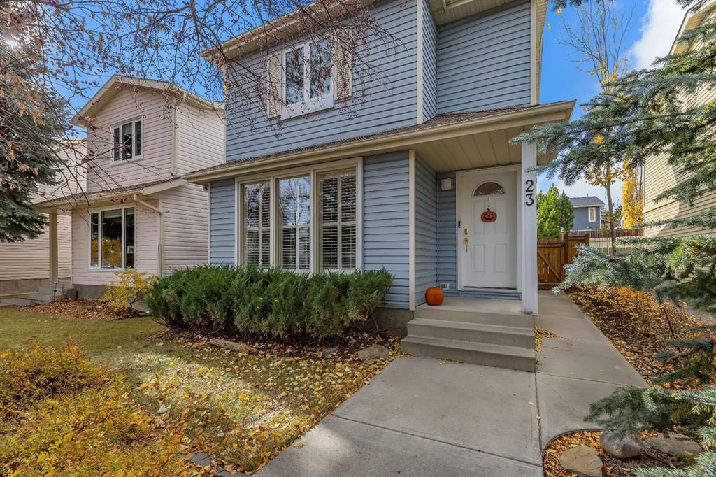 23 Millside Crescent SW, Calgary — photo 2 of 33