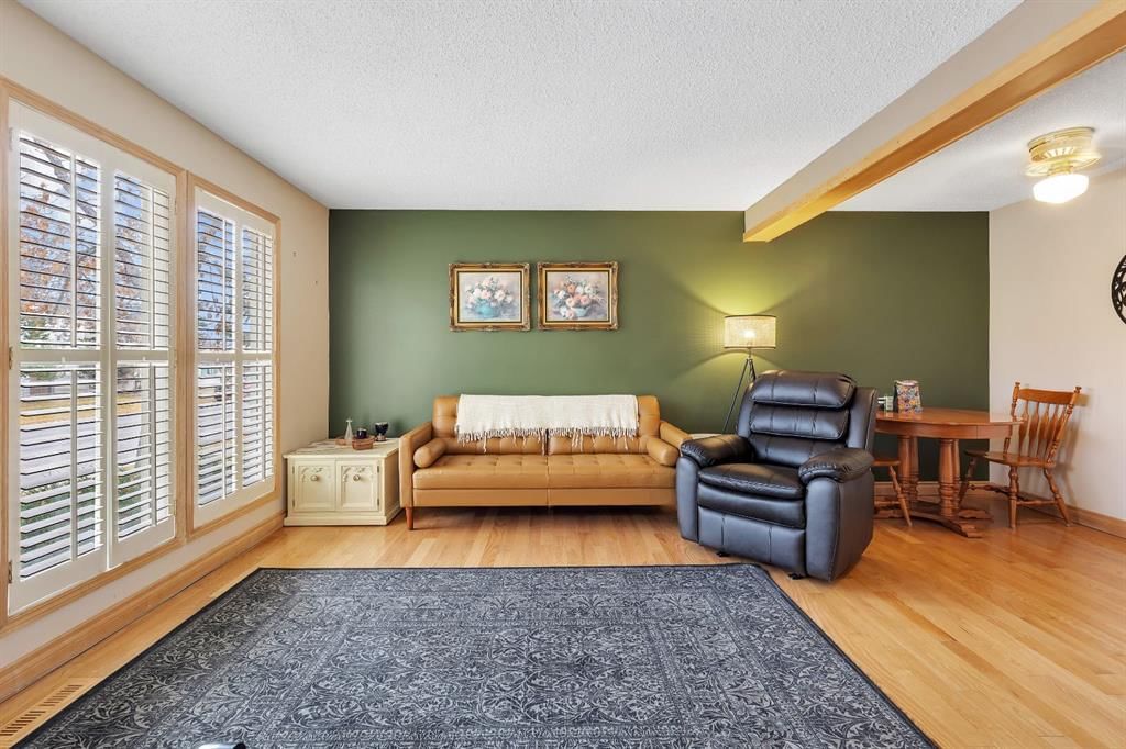 23 Millside Crescent SW, Calgary — photo 3 of 33