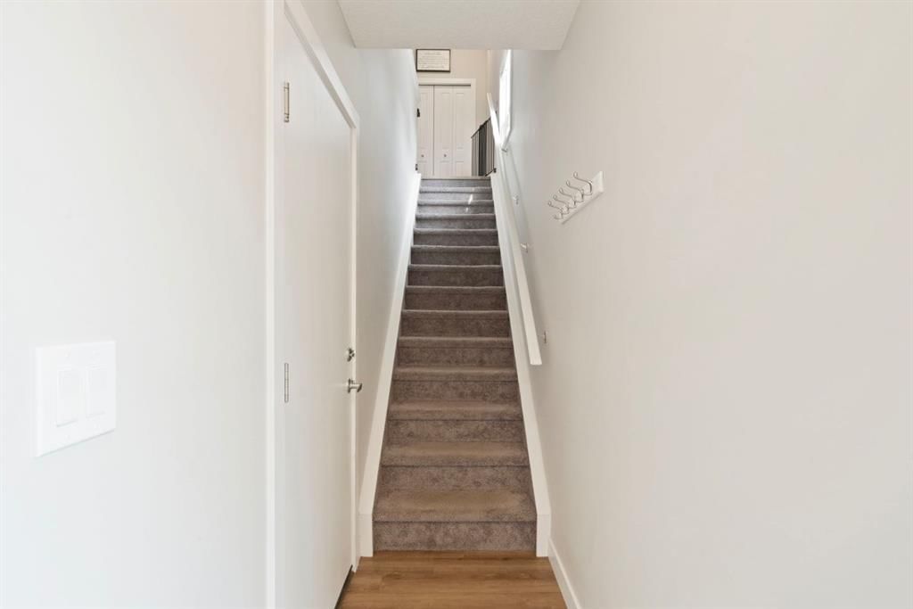 19640 40 Street SE, Calgary — photo 5 of 48