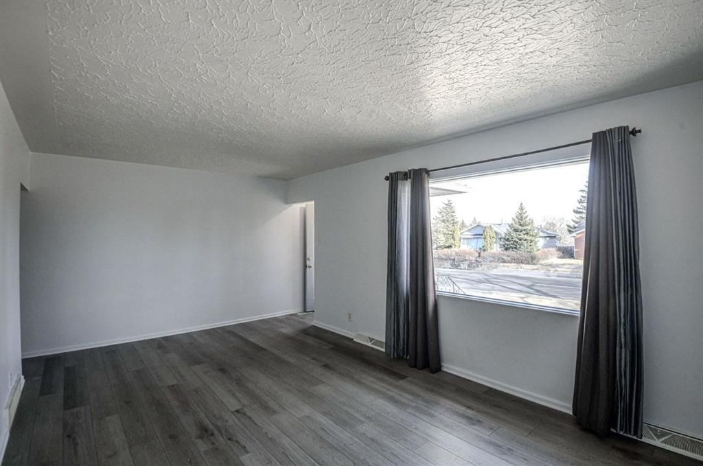 6011 Centre Street NW, Calgary — photo 4 of 41