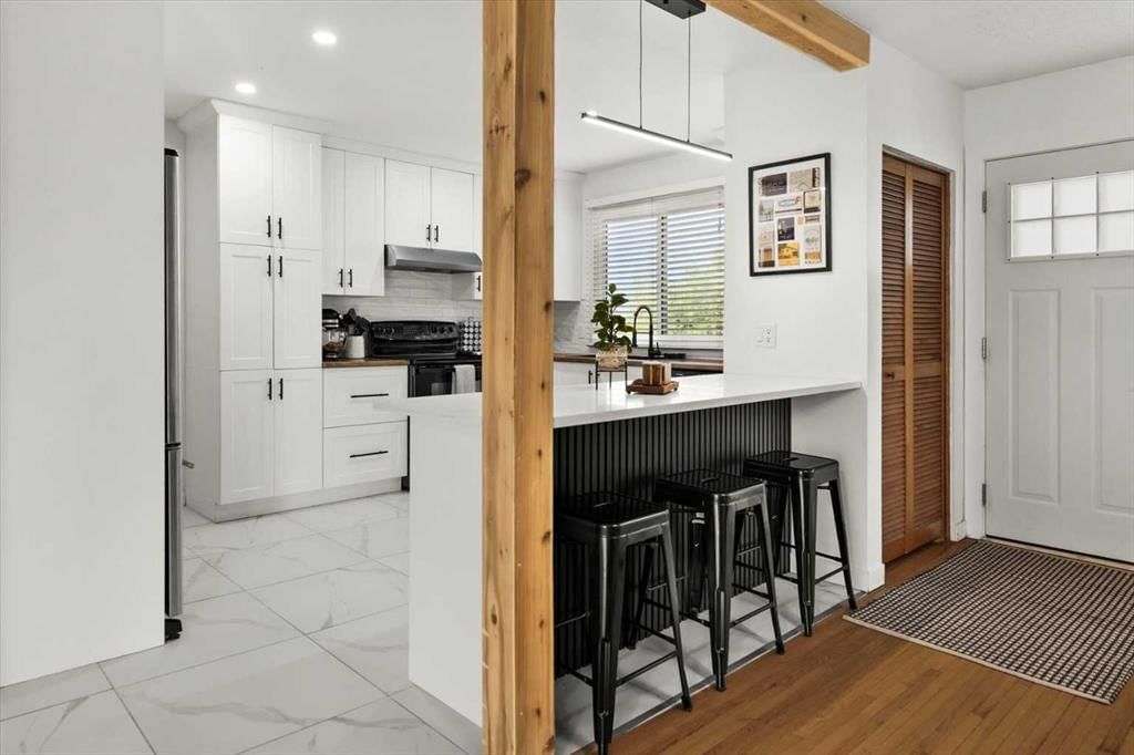 5231 Sheldon Place NW, Calgary — photo 4 of 45