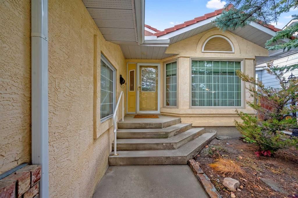 13895 Evergreen Street SW, Calgary — photo 2 of 50