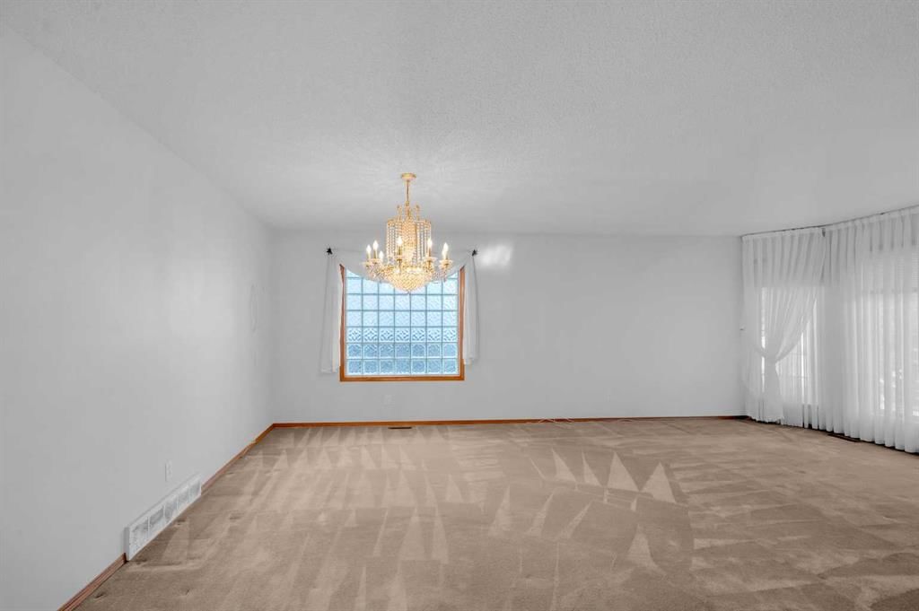13895 Evergreen Street SW, Calgary — photo 5 of 50