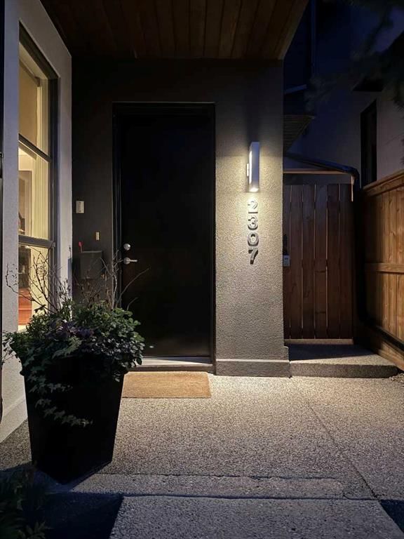 2307 3 Avenue NW, Calgary — photo 4 of 48
