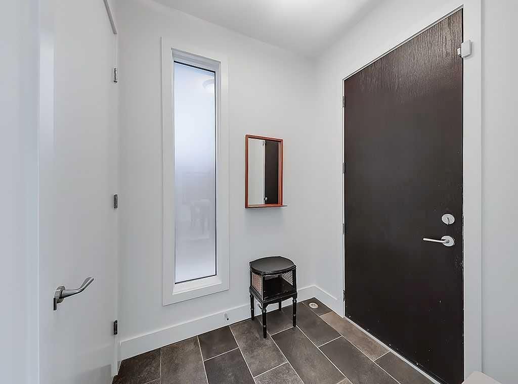 2307 3 Avenue NW, Calgary — photo 5 of 48