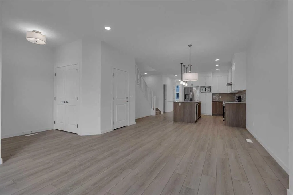 112 MERCADO Road SE, Calgary — photo 4 of 36