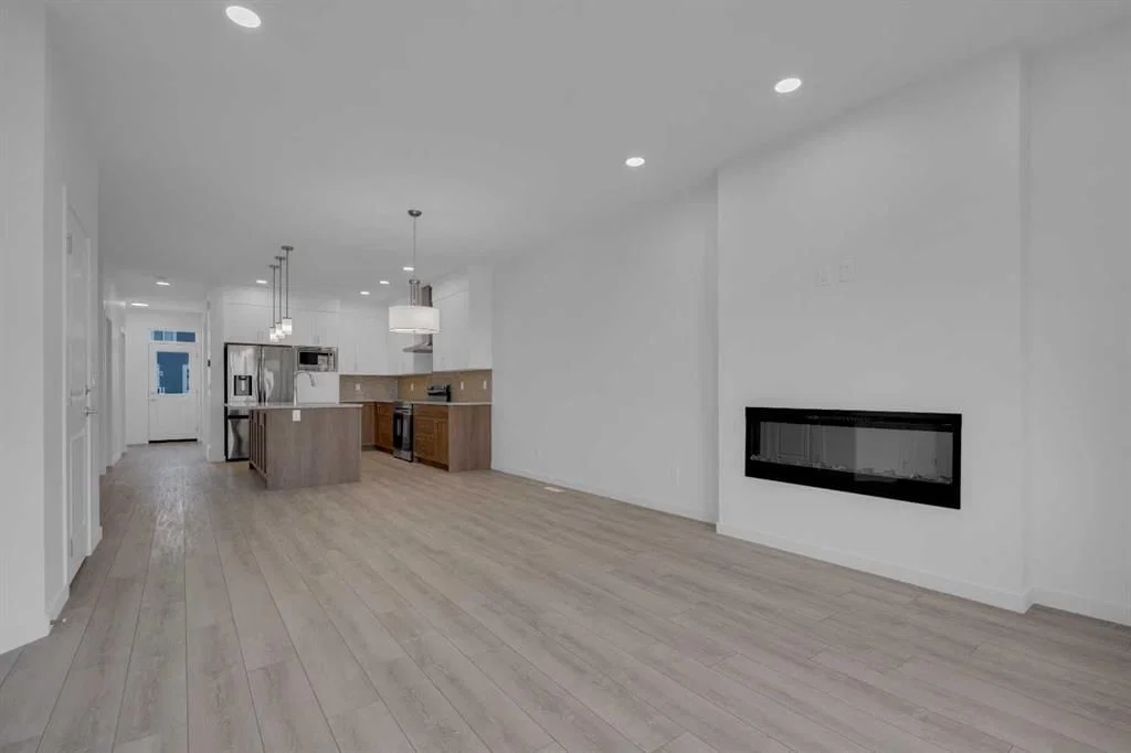 112 MERCADO Road SE, Calgary — photo 5 of 36