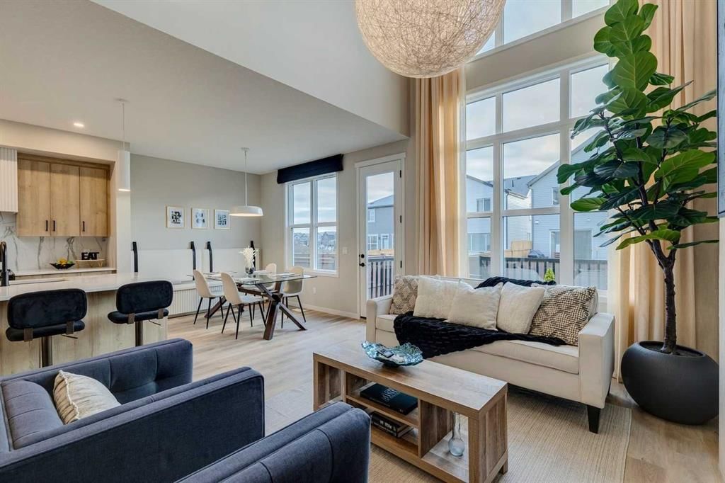 16 Heirloom Drive SE, Calgary — photo 5 of 49