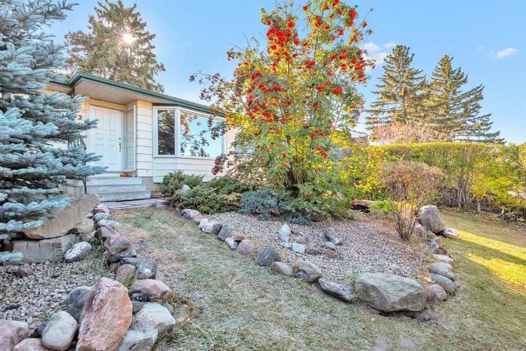 212 Dovercrest Place SE, Calgary — main listing photo