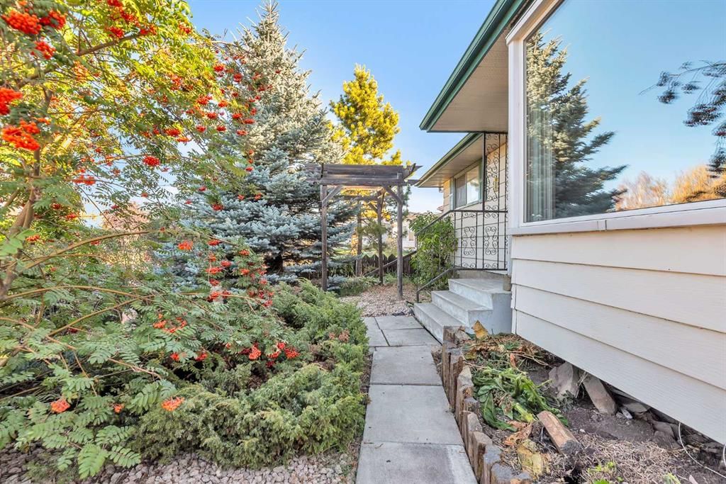 212 Dovercrest Place SE, Calgary — photo 4 of 29