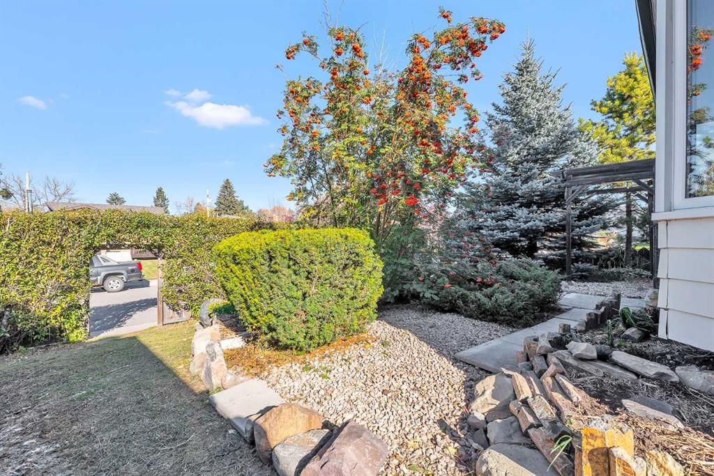 212 Dovercrest Place SE, Calgary — photo 5 of 29