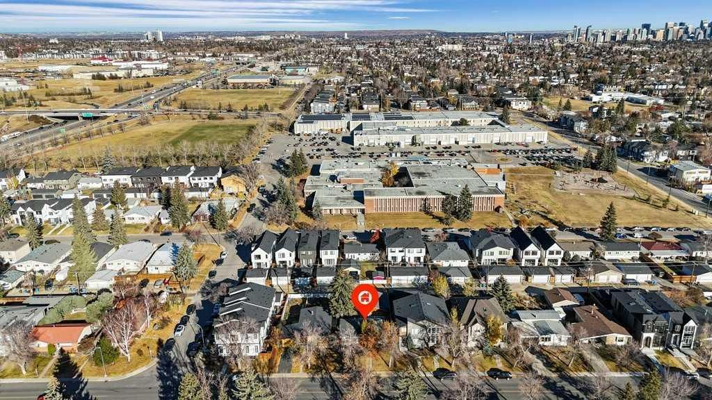 2340 54 Avenue SW, Calgary — photo 2 of 22