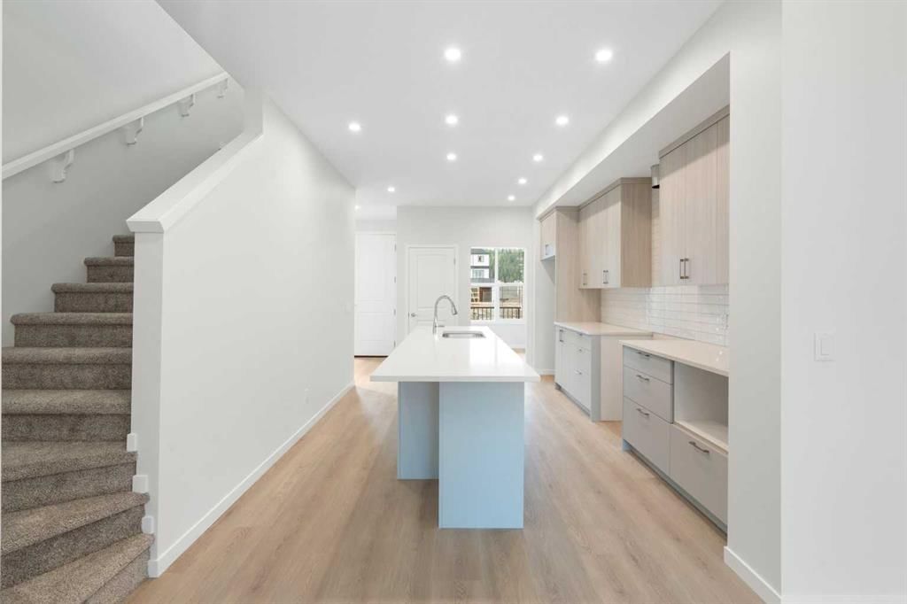 135 Creekview Gardens SW, Calgary — main listing photo