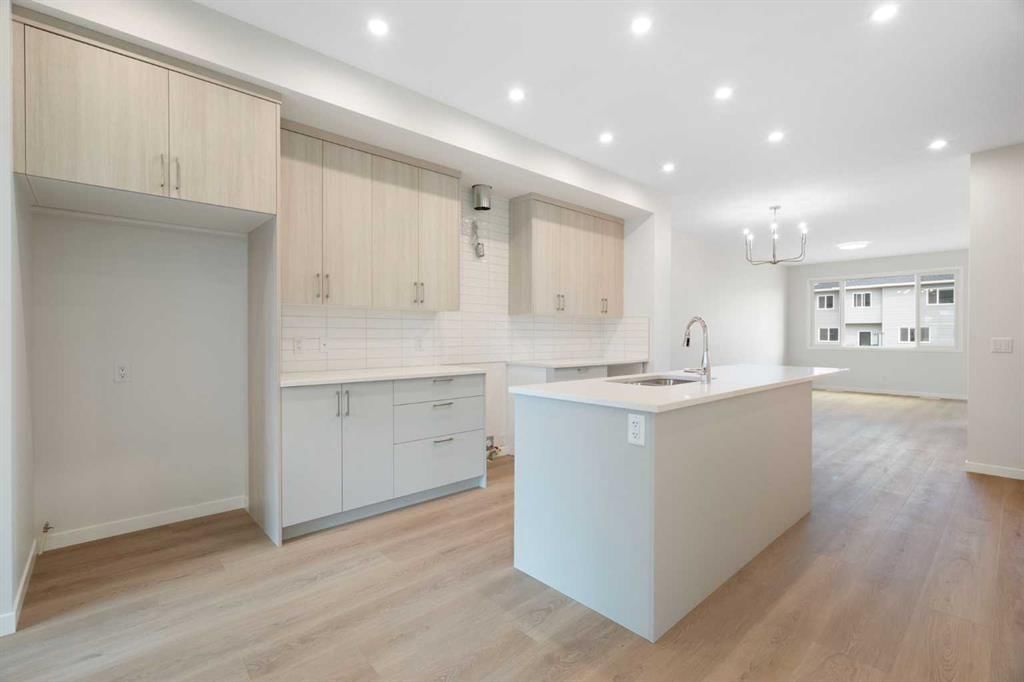 135 Creekview Gardens SW, Calgary — photo 4 of 45