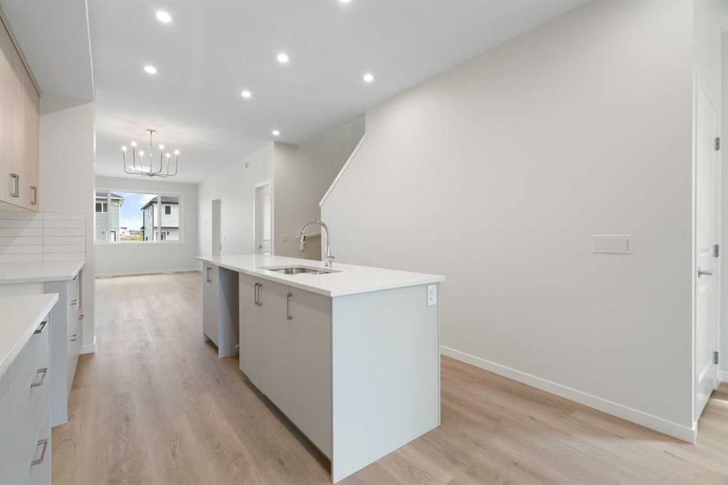 135 Creekview Gardens SW, Calgary — photo 5 of 45