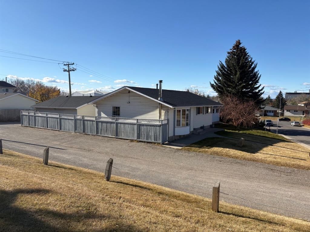 24 Rundleson Way NE, Calgary — photo 3 of 50