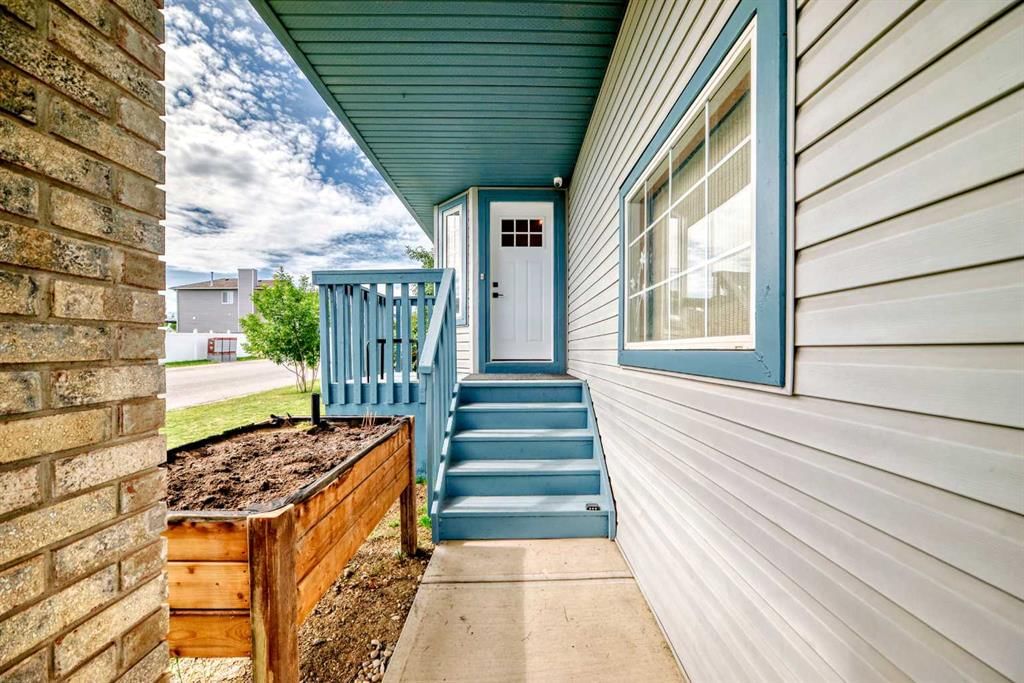 12650 Coventry Hills Way NE, Calgary — photo 4 of 49