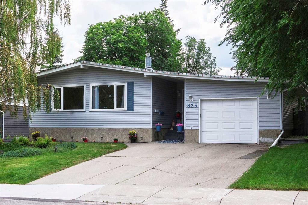 823 Cannell Road SW, Calgary — main listing photo