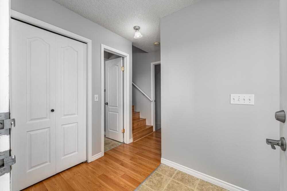4, 3200 60 Street NE, Calgary — photo 4 of 22