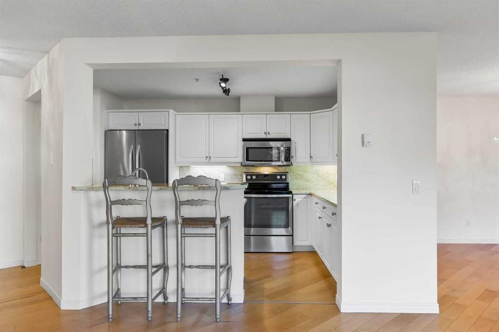 206, 2144 Paliswood Road SW, Calgary — photo 3 of 45