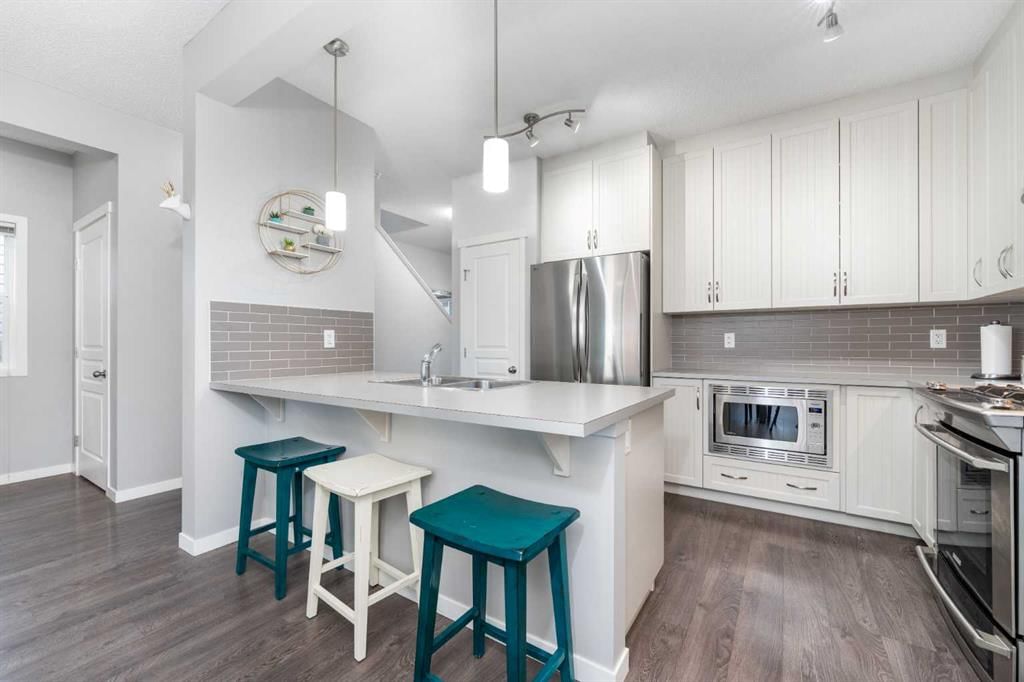 64 Copperpond Park SE, Calgary — photo 2 of 41