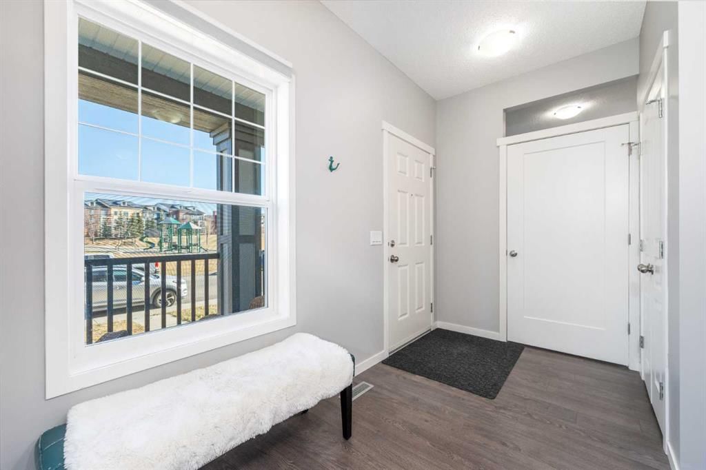 64 Copperpond Park SE, Calgary — photo 5 of 41